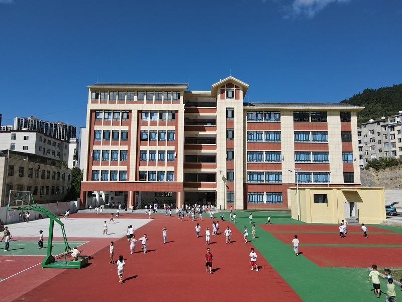 2-800中国乐动(中国)援建的扎西小学麒麟分校.jpg